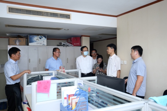 上海交通大學(xué)高級金融學(xué)院副院長潘杰一行蒞臨社科賽斯暨中國MBA教育網(wǎng)