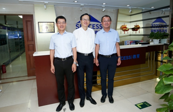 上海交通大學(xué)高級金融學(xué)院副院長潘杰一行蒞臨社科賽斯暨中國MBA教育網(wǎng)