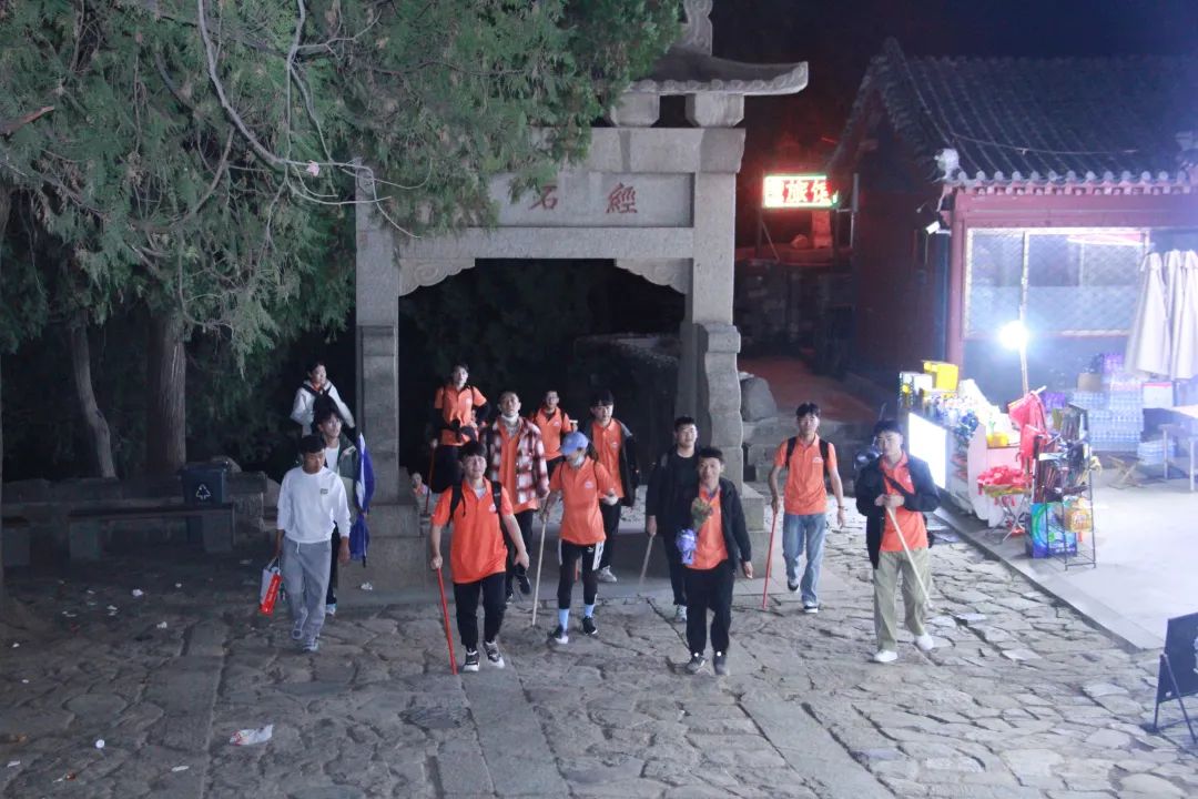 我們一起，頂峰相見 