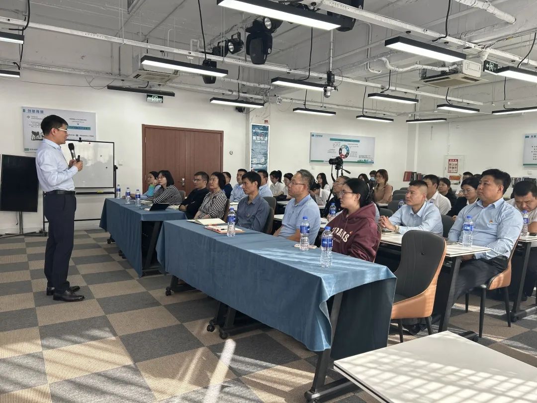 社科賽斯黨支部書(shū)記李發(fā)進(jìn) 應(yīng)邀為海淀街道“兩新”組織書(shū)記講黨課