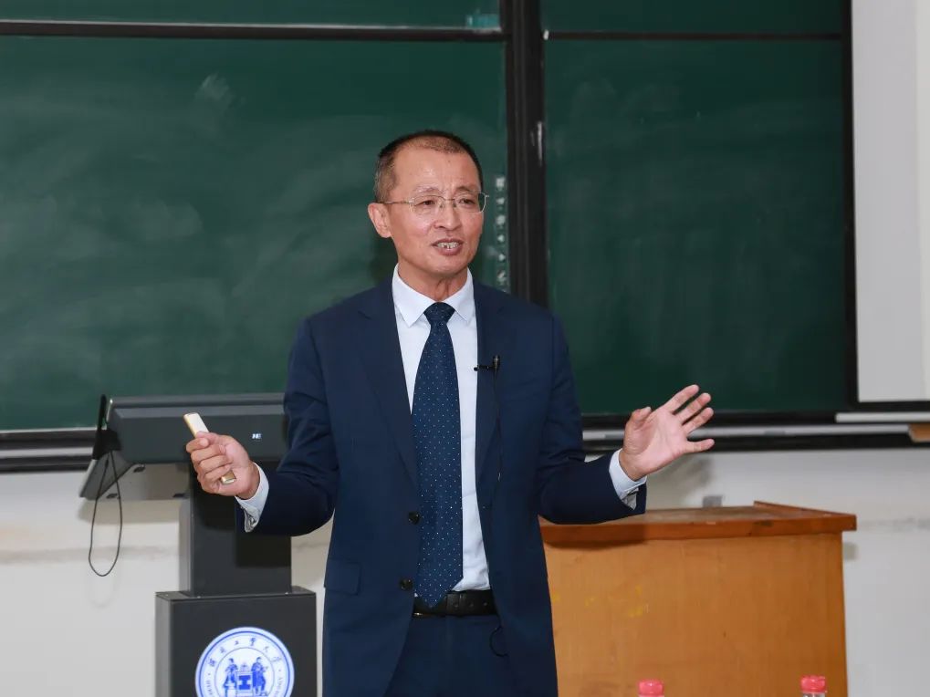 社科賽斯考研董事長(zhǎng)甄誠(chéng)先生應(yīng)邀為河北工業(yè)大學(xué)MBA帶來(lái)專題講座！